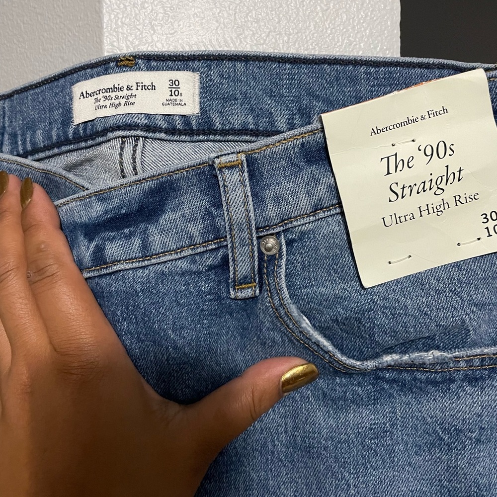 NEW! Abercrombie The 90’s Straight Ultra High Rise, Size: 10/30, Short